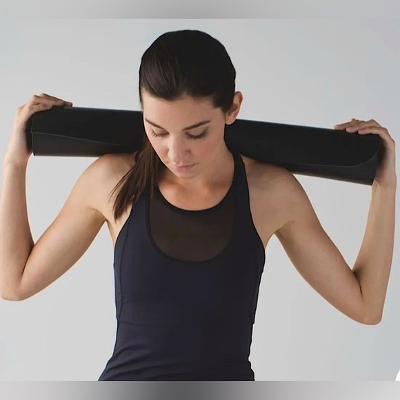 Lululemon Mesh With Me razorback tank top, black, size 4 - Picture 5 of 8